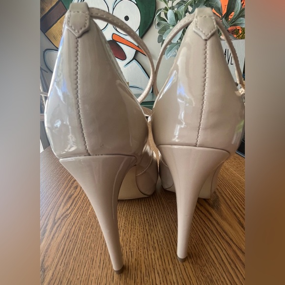 Guess Leather T Strapped and Ankle Strapped Heel, Size 8, EUC - Picture 7 of 12